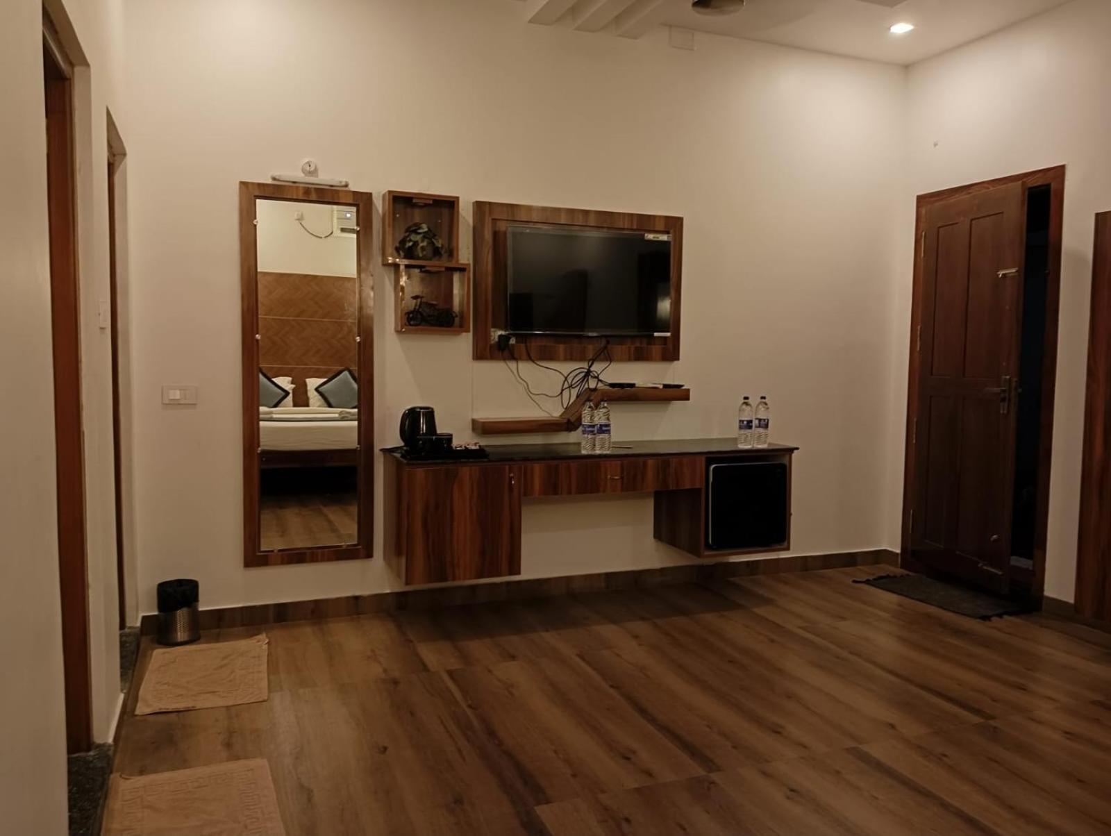 Grb Resort Tiruchchendūr Zimmer foto